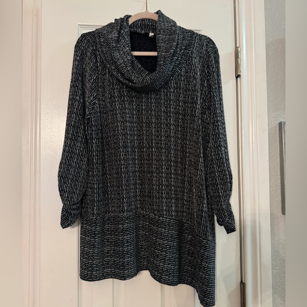 Chaus NY sparkly top in silver and black XL